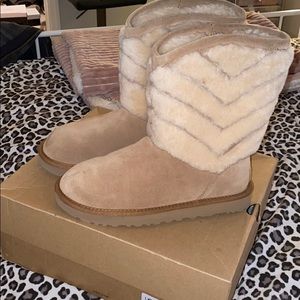 LIKE NEW💫 Tania Ugg’s